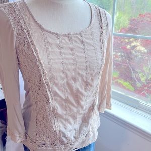 Cable and Gauge Blush Shade Boho Embroidery 3/4 Sleeve Top Medium